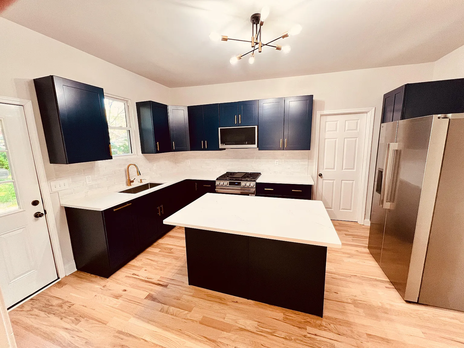 3 bed, 1800 sqft, $2,695 — Photo 3
