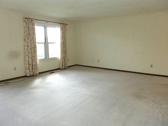 4th image of 3211 W Reservoir Blvd