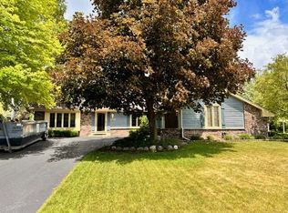 N26W22514 Oakwood Ln, Waukesha, WI 53186