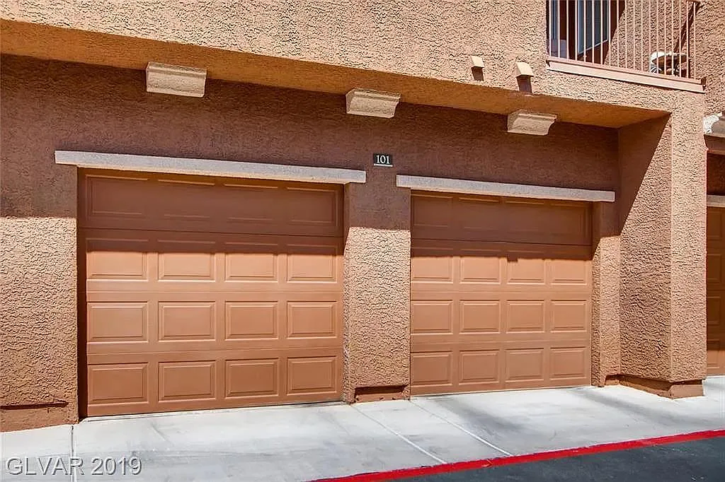 2 bed, 2.5 bath, 1273 sqft, $1,800 — Photo 2