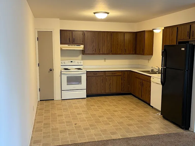 2037 Woodlawn Ave #1-10 — Photo 1