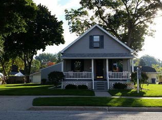 106 N Ontario St, De Pere, WI 54115