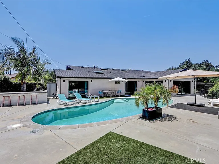 832 N Oceanbluff Ave — Photo 42