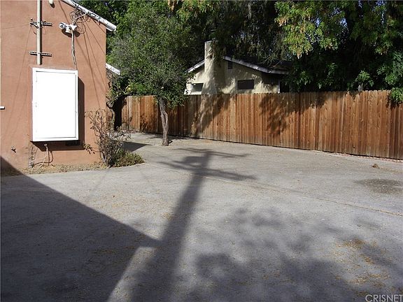 3rd image of 17226 17228 Vanowen St
