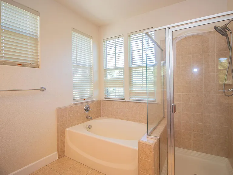 6239 Newhaven Ln — Photo 38