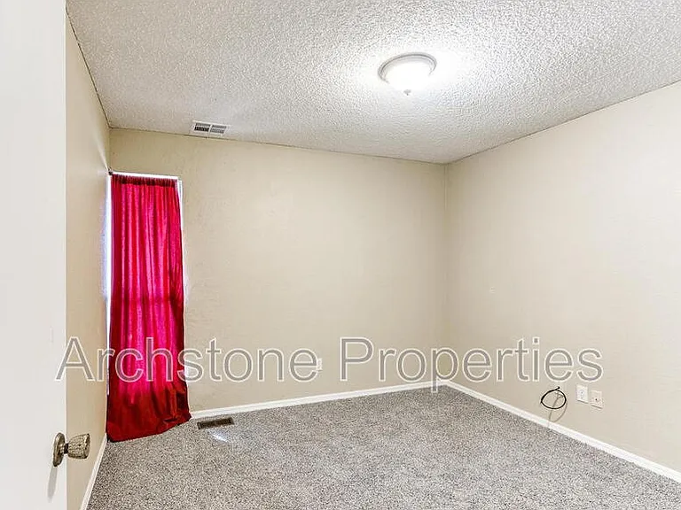 6605 Lyrewood Ln — Photo 12