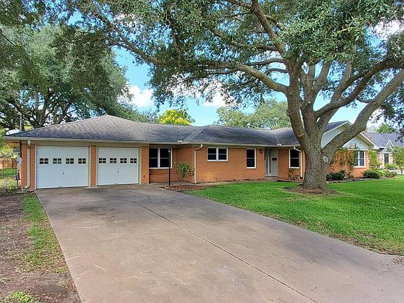 3rd image of 805 Trochta St