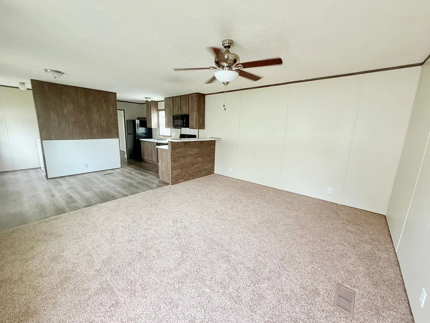 3 bed, 1056 sqft, $1,209 — Photo 3