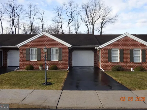 724 Fireside Dr, Shippensburg, PA 17257