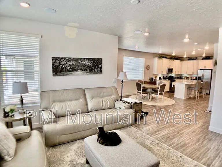 707 S Miller Ave — Photo 14
