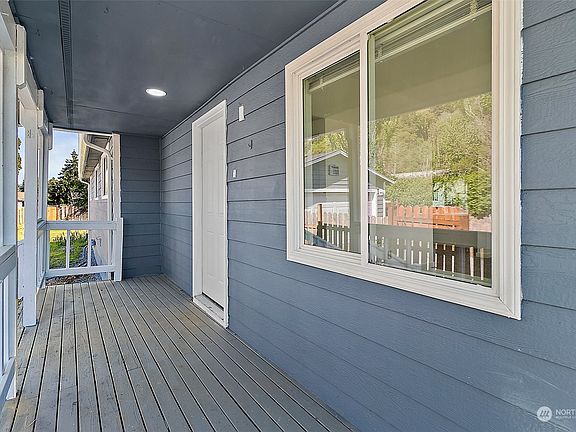 4th image of 33 1st Avenue N