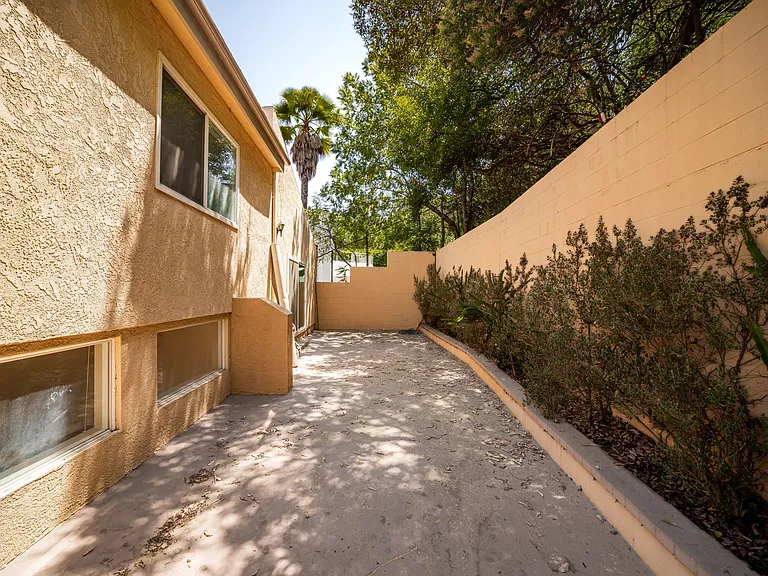 3751 Prestwick Dr — Photo 44