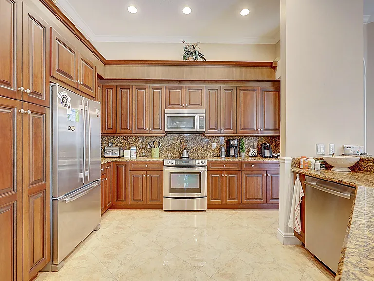 10207 Allamanda Blvd — Photo 14