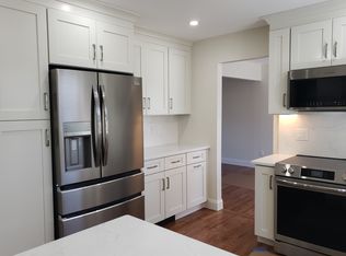 34 Old East Neck Rd, Melville, NY 11747