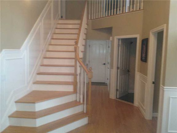 5th image of 70 Derbyshire Dr