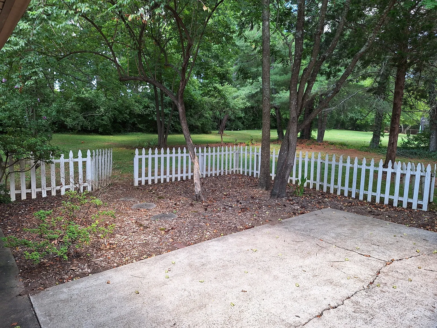 3 bed, 1.5 bath, 1592 sqft, $1,995 — Photo 2