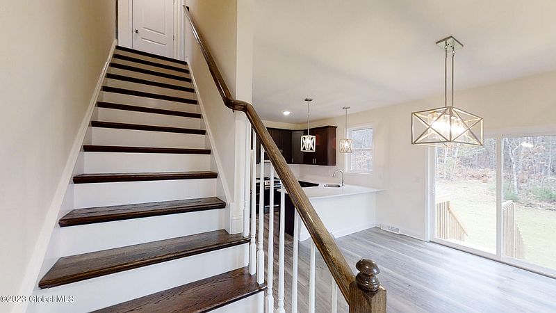 3rd image of 52 Huntington Way