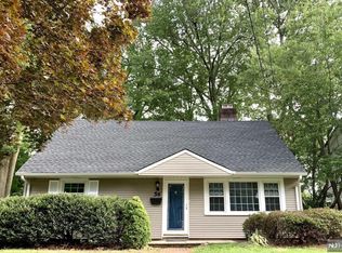 56 Day Ave, Tenafly, NJ 07670