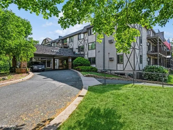 1304 W Medicine Lake Dr APT 202, Minneapolis, MN 55441