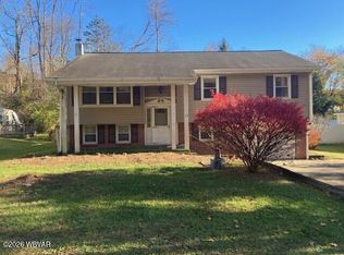 13 Hickory Dr, Lock Haven, PA 17745