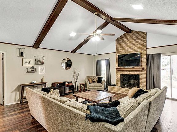 5th image of 1211 Balmoral Dr