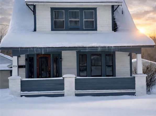 225 W Wood St, Lowellville, OH 44436