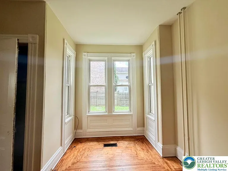 412 Cattell St — Photo 8