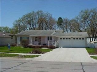 8710 Templeton Dr, Omaha, NE 68134