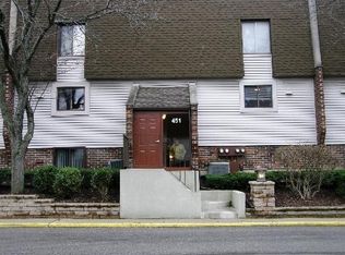 451 Elm St APT 2D, Deerfield, IL 60015
