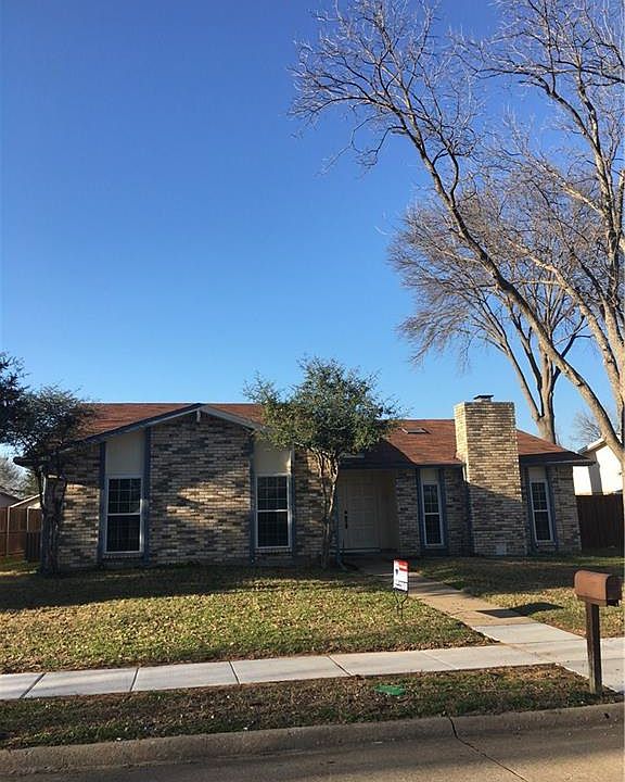 1st image of 334 Woodhurst Dr