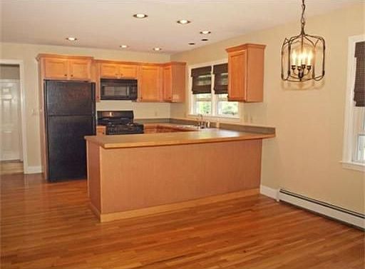 3rd image of 19 Rawson Ave