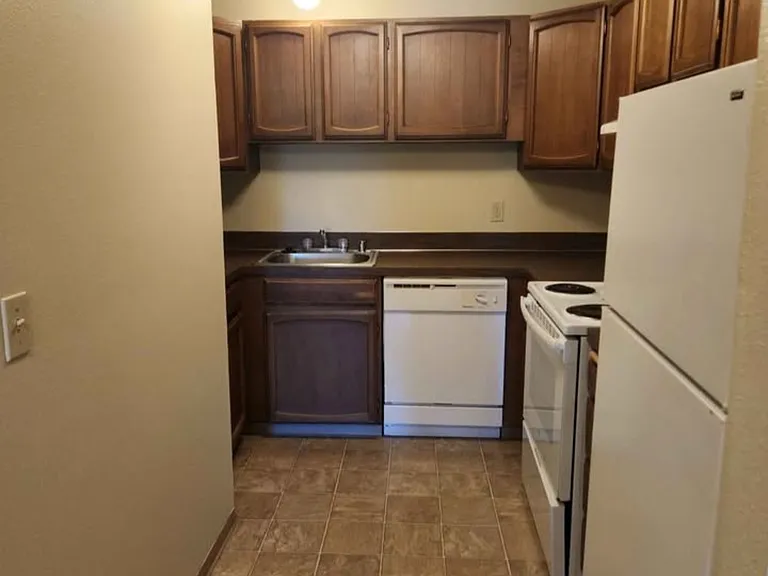 Marine Terrace Apartments — Photo 7