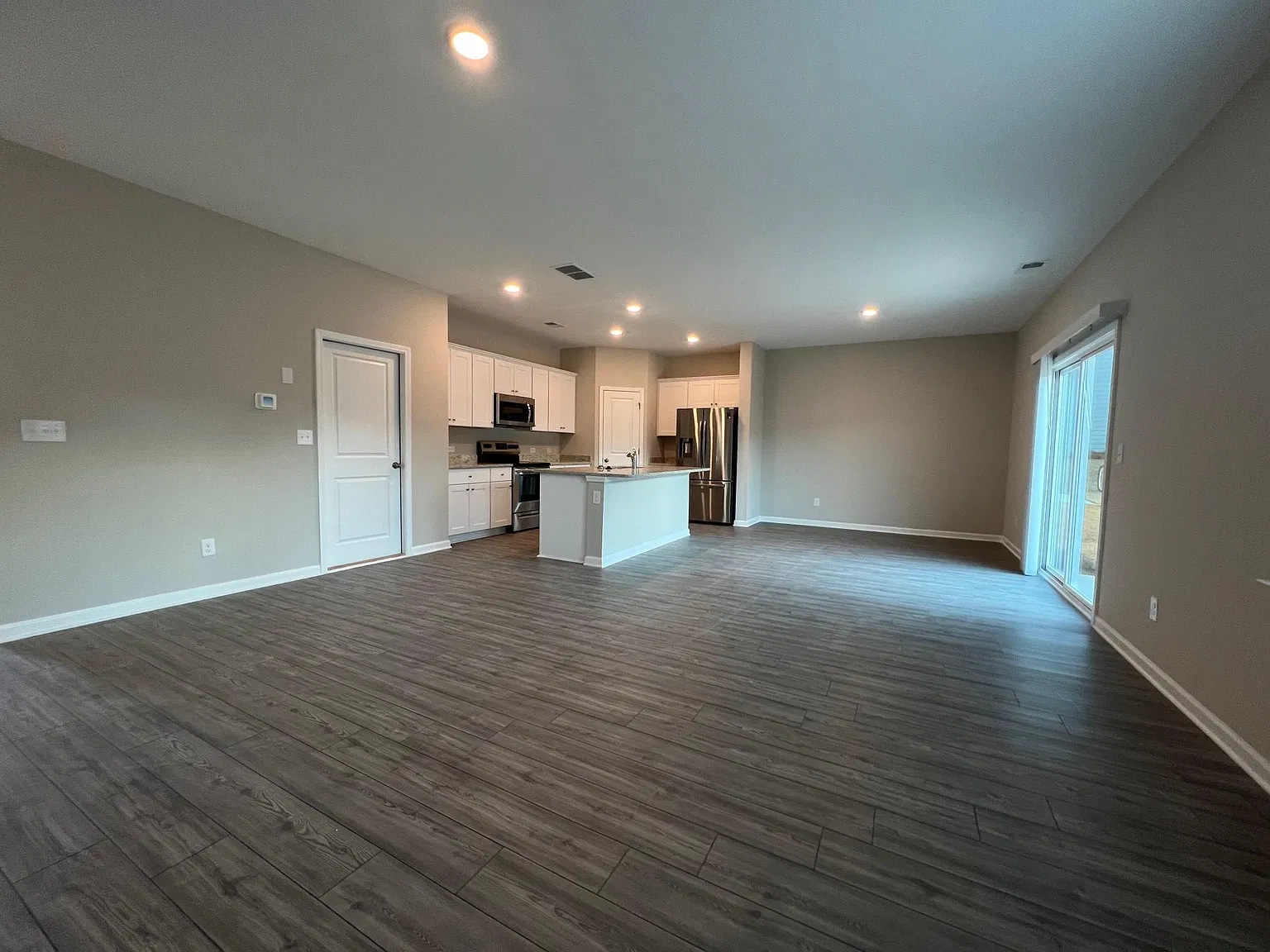 4 bed, 2.5 bath, 1822 sqft, $1,900 — Photo 3