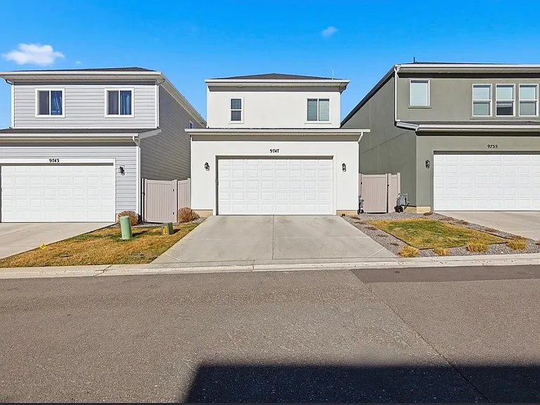 N Ashgrove Ln — Photo 29