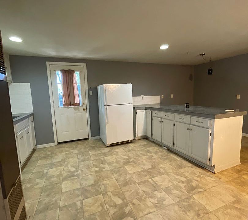 1009 1/2 Cottonwood St Apartments Emporia, KS Zillow