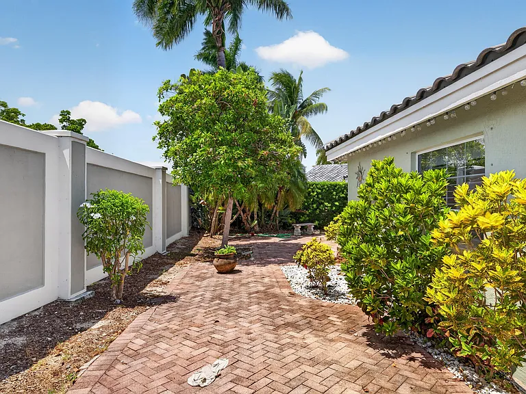 4481 NW 20th Ave — Photo 39