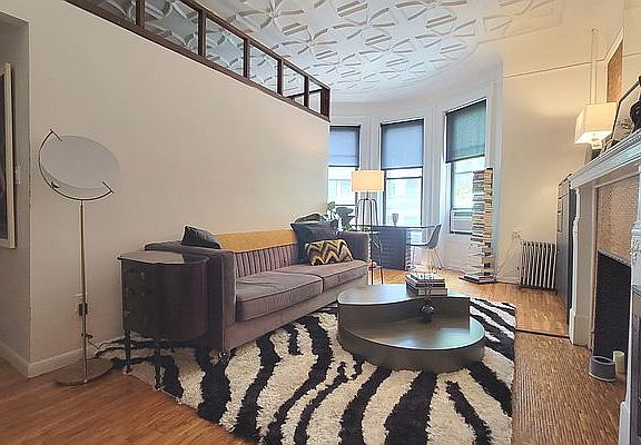 3rd image of 313 W 76th St APT 3A