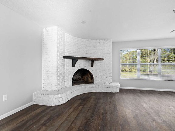 5th image of 371 SW Quail Heights Ter
