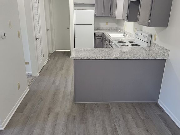 5th image of 214 NW Chapel Dr APT 2