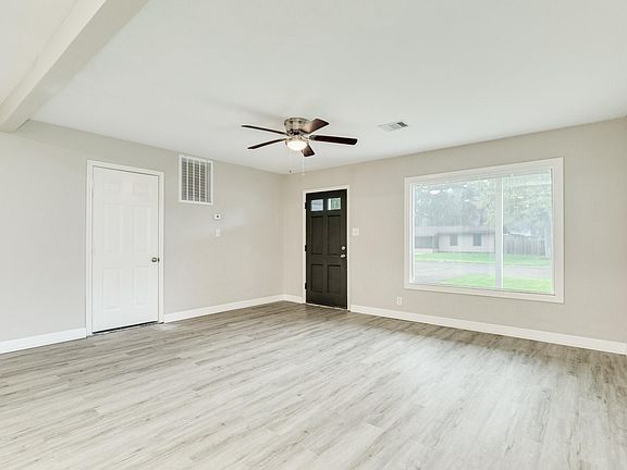 5th image of 204 Jasmine St
