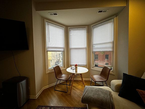 4th image of 2746-52 W Le Moyne St #2