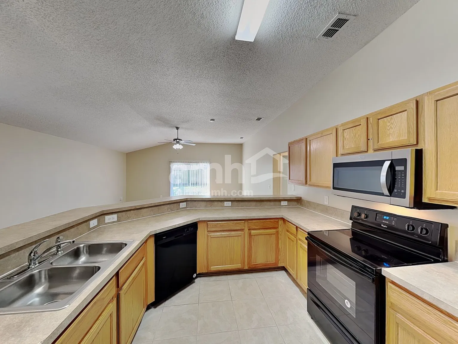 4 bed, 2.0 bath, 1851 sqft, $2,085 — Photo 3