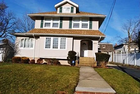 955 Linden Ave photo 1