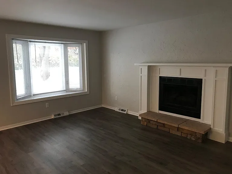 Gas fireplace!