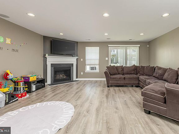4th image of 1027 Prime Pl