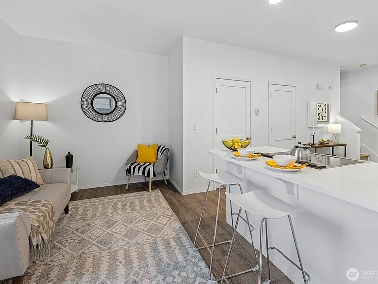 4802B Delridge Way SW — Photo 3