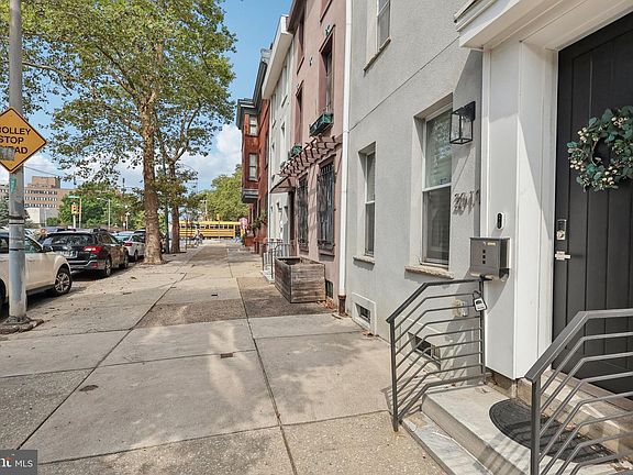 2nd image of 2019 W Girard Ave