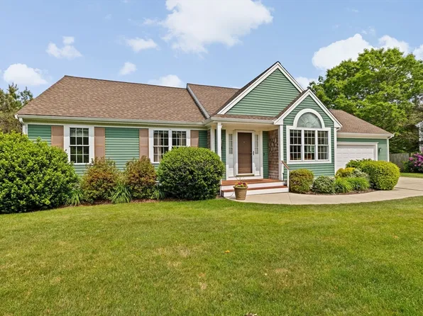 11 Quashnet Woods Dr, Mashpee, MA 02649