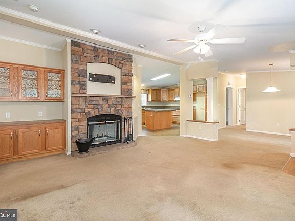 5th image of 810 Swan Dr