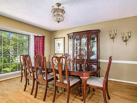 4th image of 3318 Village Oaks Dr